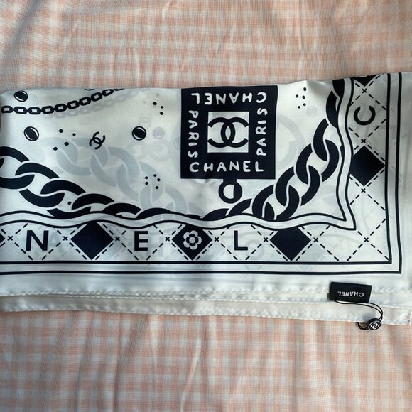 CHANEL Black And White Silk Scarf - Picture 4 of 4